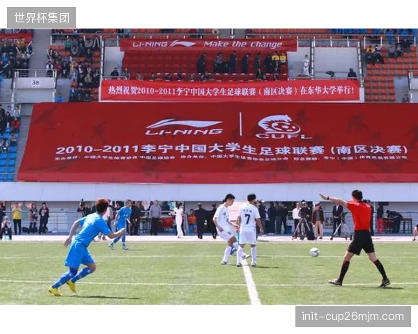 首战即遭遇高原挑战,球队体能储备与适应性将是关键。 首战即遭遇高原挑战,球队体能储备与适应性将是关键。